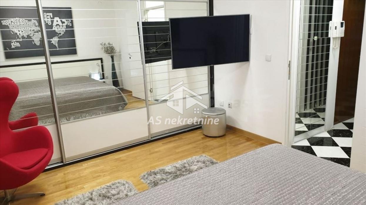 Dvosoban stan za izdavanje, Hram Svetog Save, Beograd, 60m², 1.000 €/mes