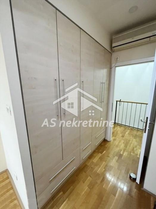 Četvorosoban stan na prodaju, Đeram Pijaca, Beograd, 157m², 390.000 €