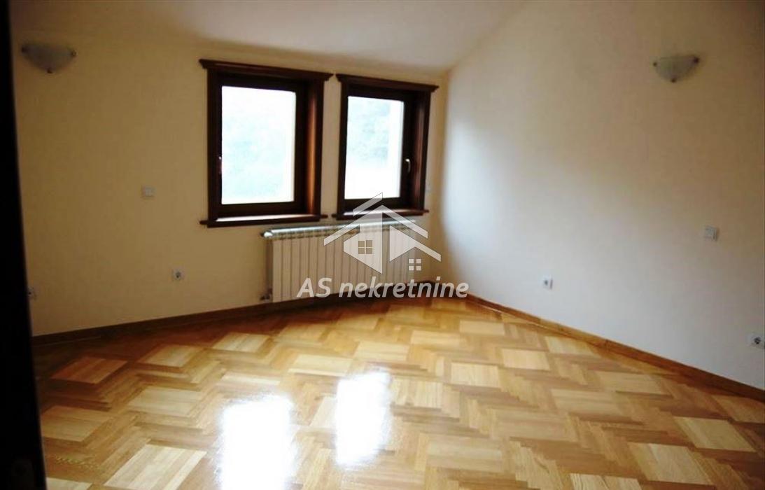 Višesoban stan za izdavanje, Dedinje, Beograd, 250m², 2.200 €/mes