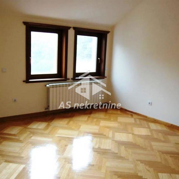 Višesoban stan za izdavanje, Dedinje, Beograd, 250m², 2.200 €/mes