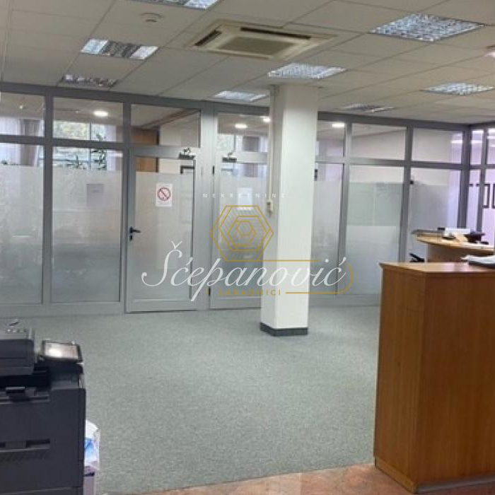 Lokal Izdavanje Novi Sad  353 m2