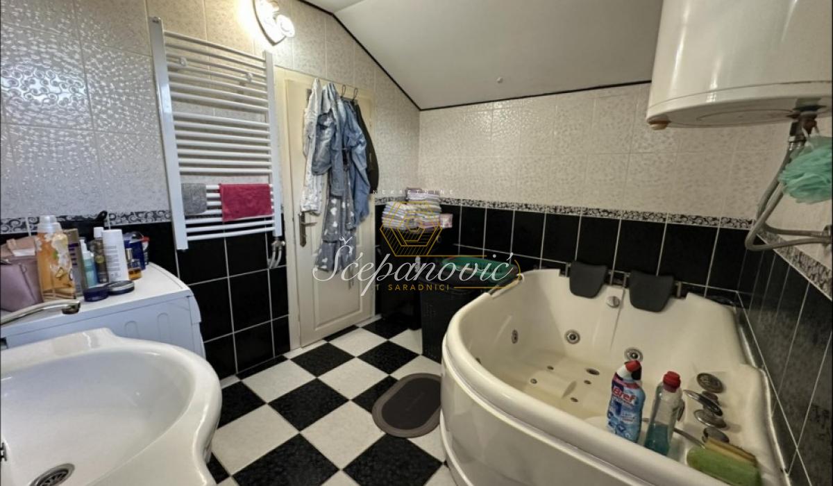izdavanje-nekretnina-beograd-CUeP16tbek Kuća na prodaju, Klisa, Novi Sad, 204m², 290.000 €