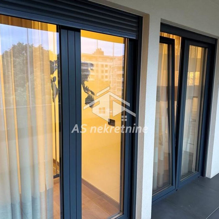 Trosoban stan za izdavanje, Banovo Brdo, Beograd, 90m², 1.300 €/mes