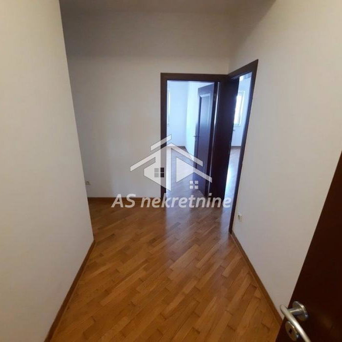 Stan Izdavanje Beograd Hram Svetog Save 172 m2