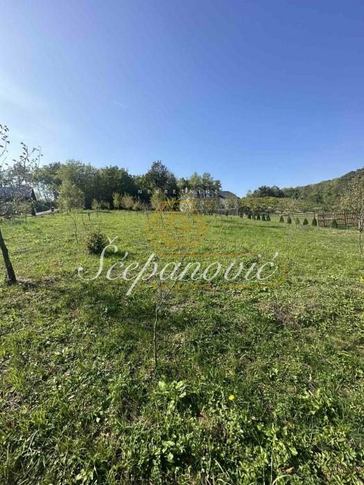 Plac Prodaja Irig  1678 m2
