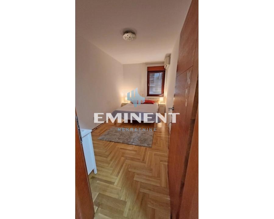 Trosoban stan za izdavanje, Južni Bulevar, Beograd, 64m², 1.000 €/mes