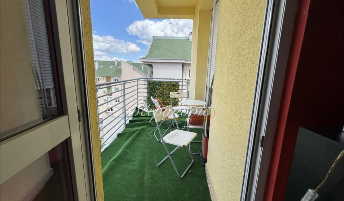 izdavanje-nekretnina-beograd-iZw4auf370 Petosoban stan na prodaju, Centar, Novi Sad, 120m², 330.000 €