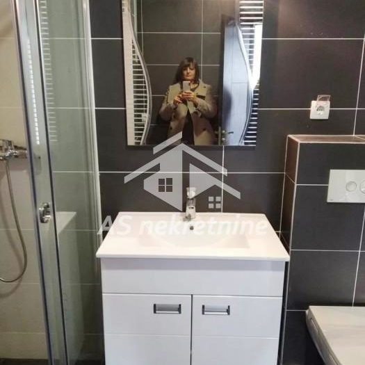 Trosoban stan za izdavanje, Cvetkova Pijaca, Beograd, 60m², 800 €/mes