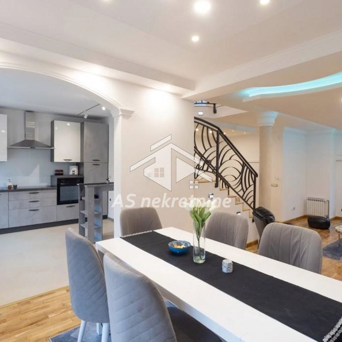 Kuća Izdavanje Beograd Jajinci 417 m2