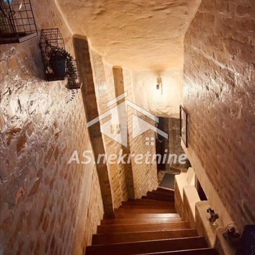 Kuća za izdavanje, Jajinci, Beograd, 367m², 3.500 €/mes