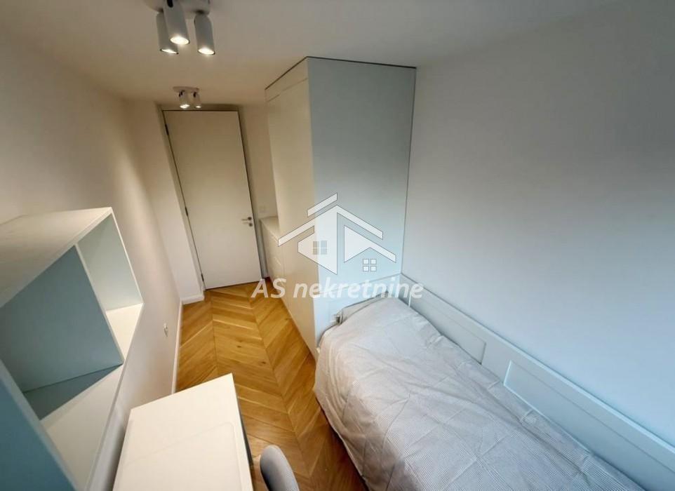 izdavanje-nekretnina-beograd-ox99RoSMuk Trosoban stan za izdavanje, Blok 33 – Geneks, Beograd, 76m², 5. sprat, 1.200 €/mes