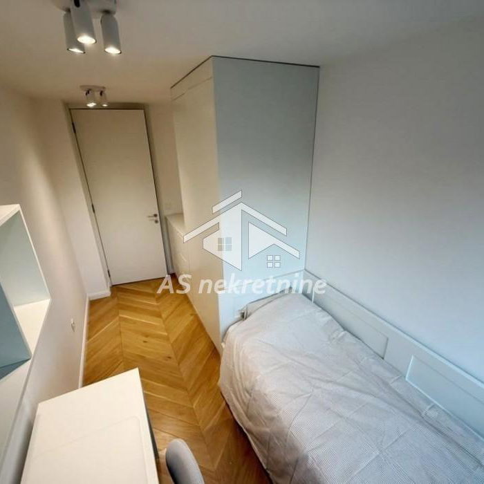Trosoban stan za izdavanje, Blok 33 – Geneks, Beograd, 76m², 5. sprat, 1.200 €/mes