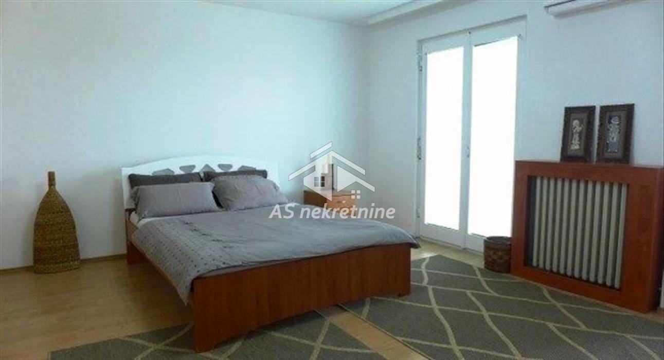 Trosoban stan za izdavanje, Blok 61, Beograd, 160m², 1.100 €/mes