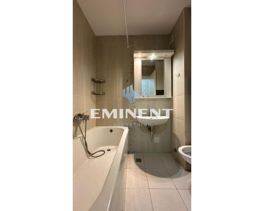 Trosoban stan za izdavanje, Blok 61, Beograd, 64m², 650 €/mes
