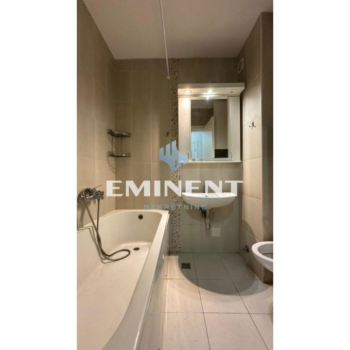 Trosoban stan za izdavanje, Blok 61, Beograd, 64m², 650 €/mes