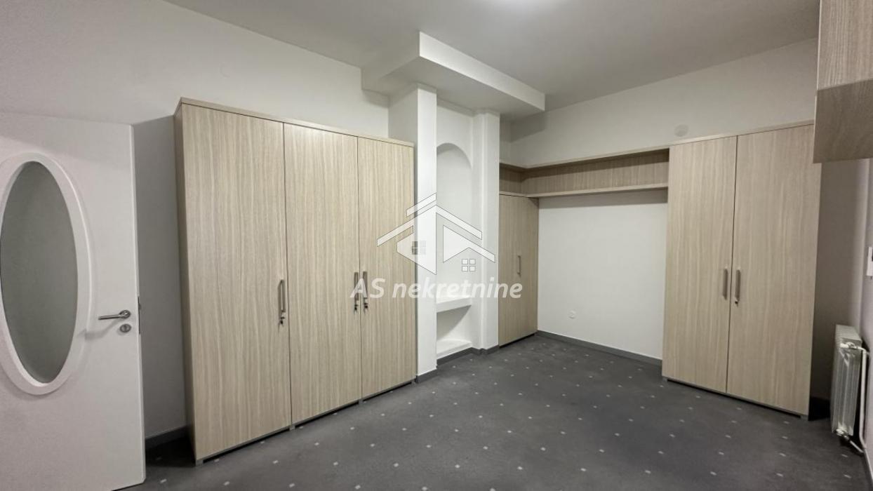 Višesoban stan za izdavanje, Kalenić Pijaca, Beograd, 223m², 2.400 €/mes
