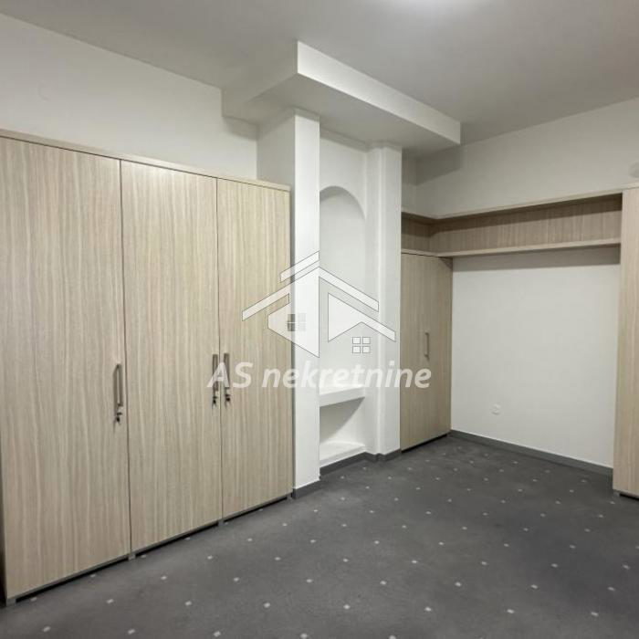 Višesoban stan za izdavanje, Kalenić Pijaca, Beograd, 223m², 2.400 €/mes