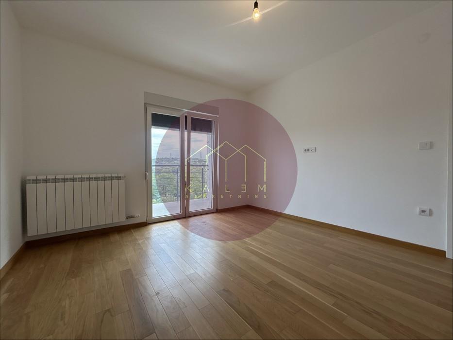 Trosoban stan na prodaju, Kaluđerica, Beograd, 82m², 140.300 €