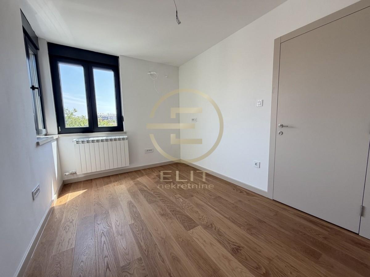 Četvorosoban stan na prodaju, Salajka, Novi Sad, 81m², 285.000 €