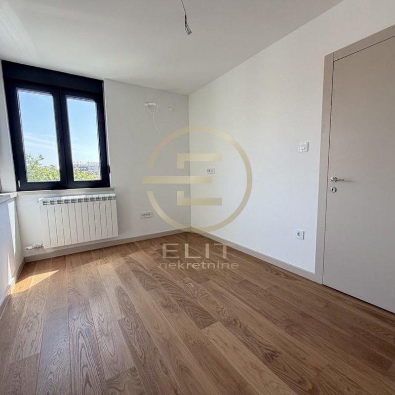 Četvorosoban stan na prodaju, Salajka, Novi Sad, 81m², 285.000 €