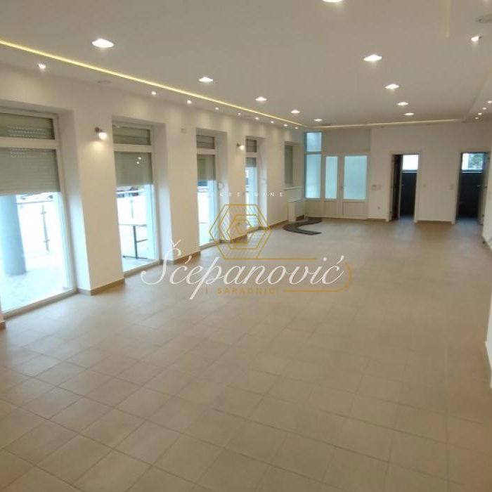 Kuća Prodaja Novi Sad  795 m2