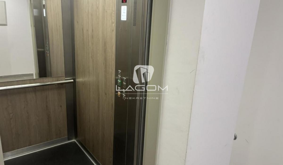 izdavanje-nekretnina-oyvCTAwSJC Trosoban stan na prodaju, Ledine, Beograd, 59m², 174.000 €