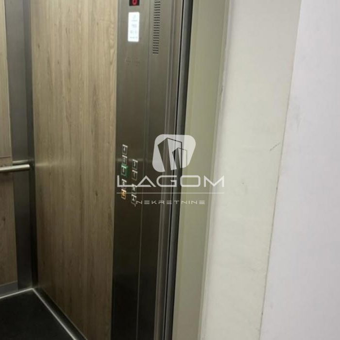 Trosoban stan na prodaju, Ledine, Beograd, 59m², 174.000 €