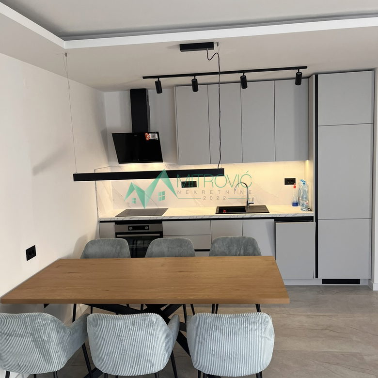 Četvorosoban stan na prodaju, Novo Naselje, Novi Sad, 93m², 1.000 €