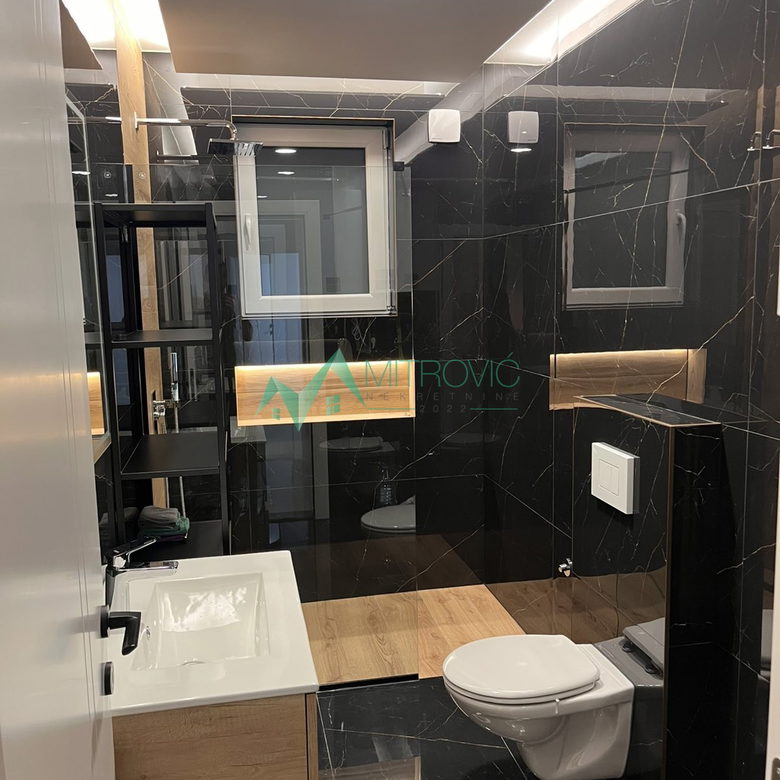 Četvorosoban stan na prodaju, Novo Naselje, Novi Sad, 93m², 1.000 €