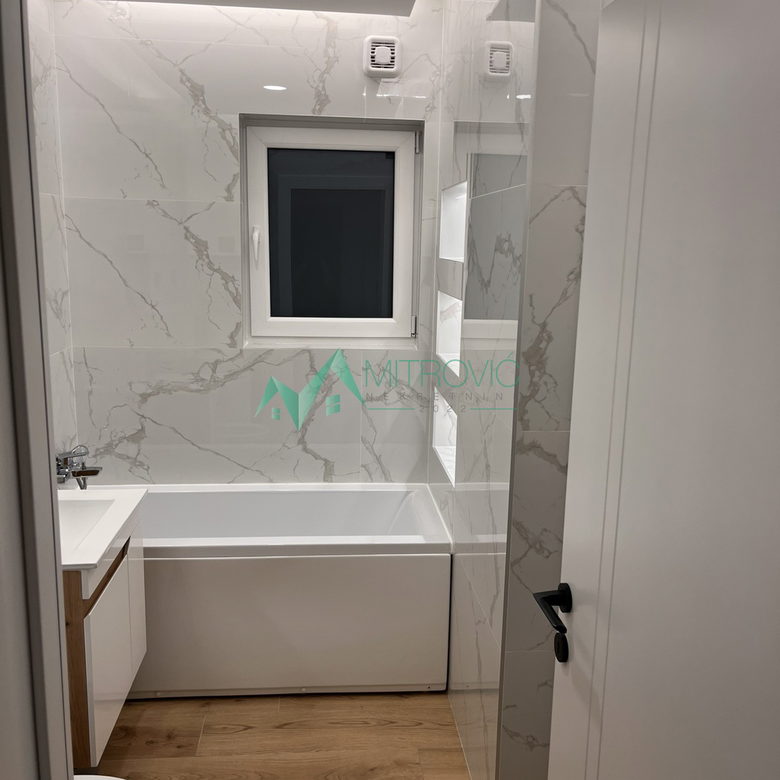 Četvorosoban stan na prodaju, Novo Naselje, Novi Sad, 93m², 1.000 €