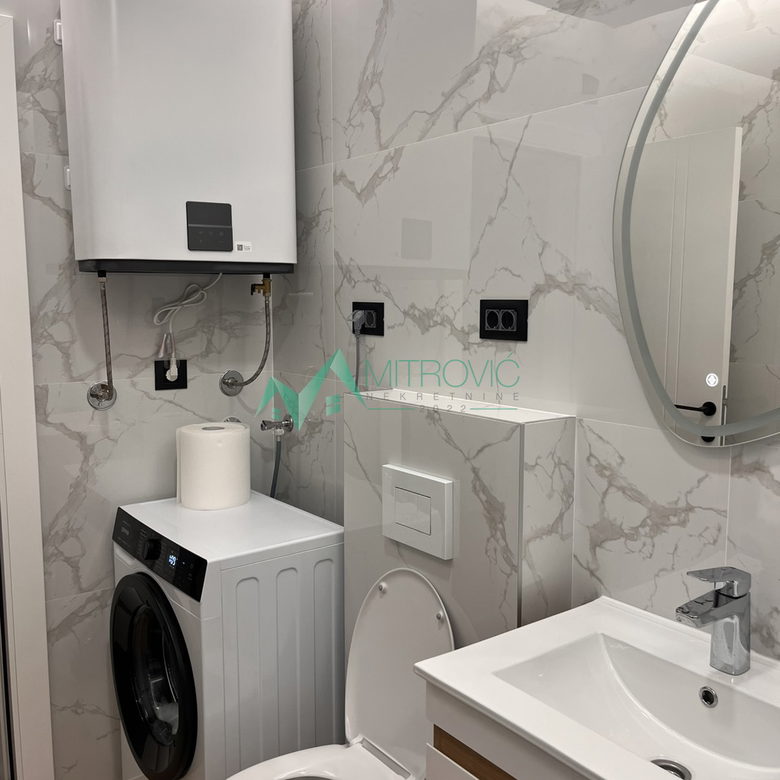 Četvorosoban stan na prodaju, Novo Naselje, Novi Sad, 93m², 1.000 €