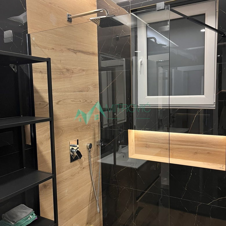Četvorosoban stan na prodaju, Novo Naselje, Novi Sad, 93m², 1.000 €