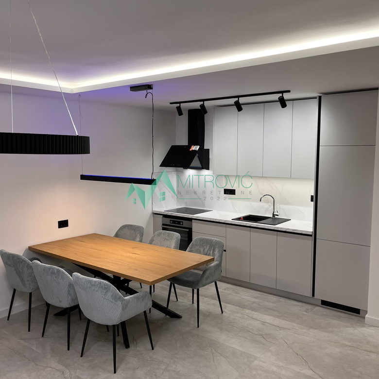 Četvorosoban stan na prodaju, Novo Naselje, Novi Sad, 93m², 1.000 €