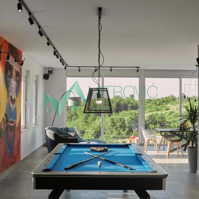 Kuća na prodaju, Sremski Karlovci, 310m², 3.000 €