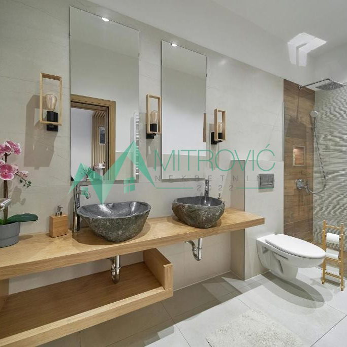 Kuća na prodaju, Sremski Karlovci, 310m², 3.000 €