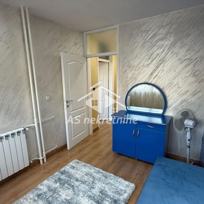 Trosoban stan za izdavanje, Blok 22, Beograd, 80m², 2. sprat, 1.000 €/mes