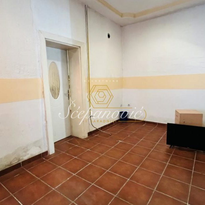 Lokal za izdavanje, Temerin – Centar, Temerin, 202m², 1.000 €/mes