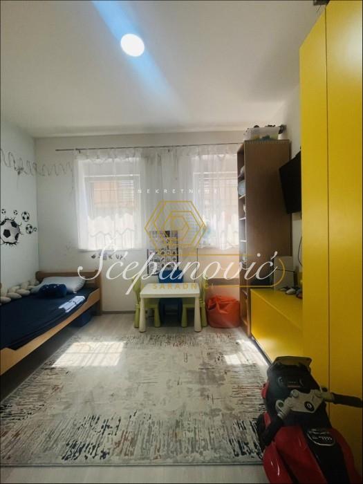 izdavanje-stanova-629GUk5XqE Trosoban stan na prodaju, Rotkvarija, Novi Sad, 67m², 150.000 €