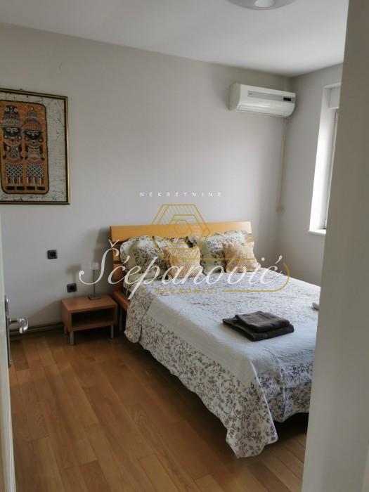 izdavanje-stanova-7h5ILLvqKi Dvosoban stan na prodaju, Grbavica, Novi Sad, 77m², 231.000 €