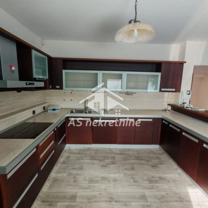 Kuća Izdavanje Beograd Bioskop Voždovac 360 m2