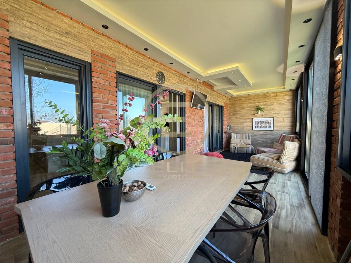 izdavanje-stanova-BeQDHc2Vl6 Kuća na prodaju, Petrovaradin, Novi Sad, 165m², 365.000 €