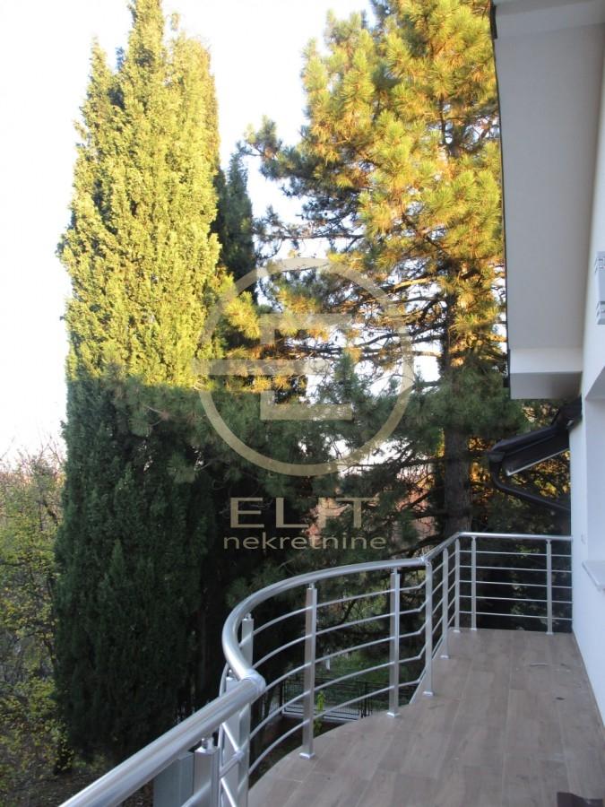izdavanje-stanova-Do7Vgzr6Bo Kuća na prodaju, Alibegovac, Novi Sad, 212m², 450.000 €