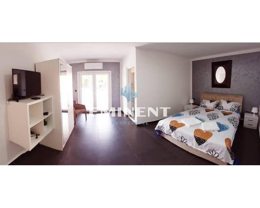 izdavanje-stanova-DvUSfSZ2sV Kuća na prodaju, Babe, Beograd, 650m², 680.000 €