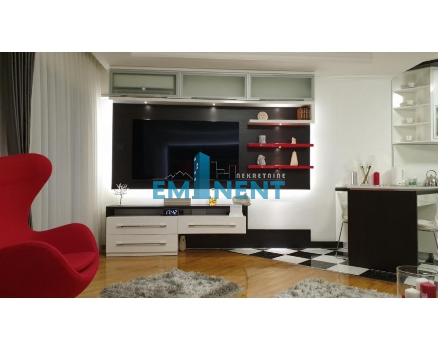 Dvosoban stan za izdavanje, Hram Svetog Save, Beograd, 60m², 4. sprat, 1.000 €/mes