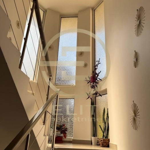Kuća na prodaju, Petrovaradin, Novi Sad, 273m², 450.000 €
