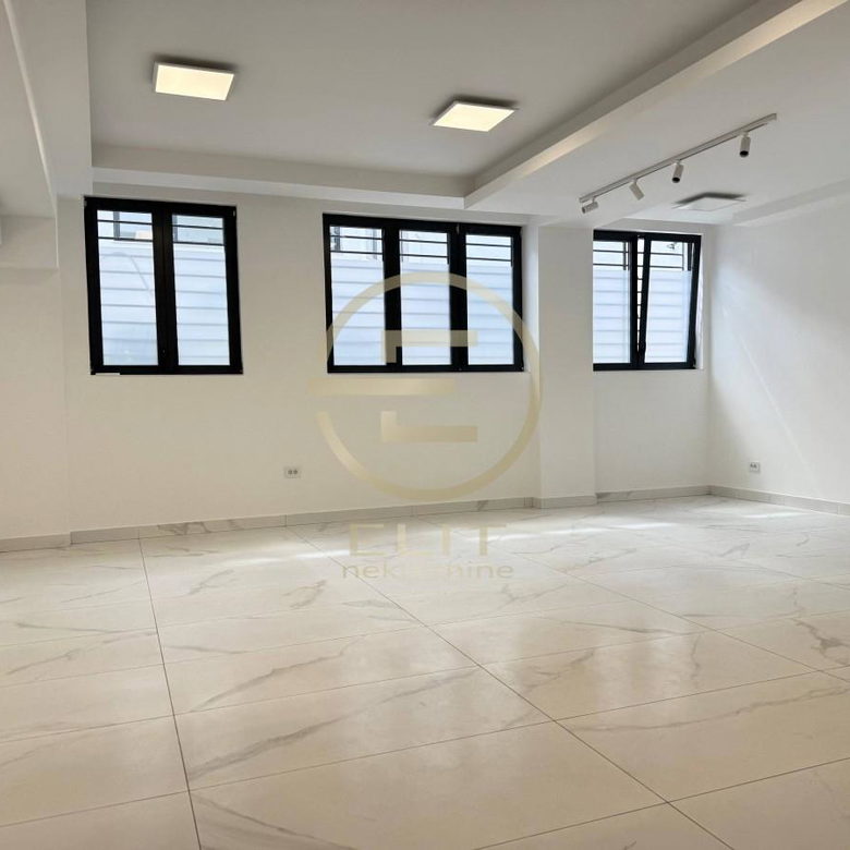 Lokal Izdavanje Novi Sad  64 m2