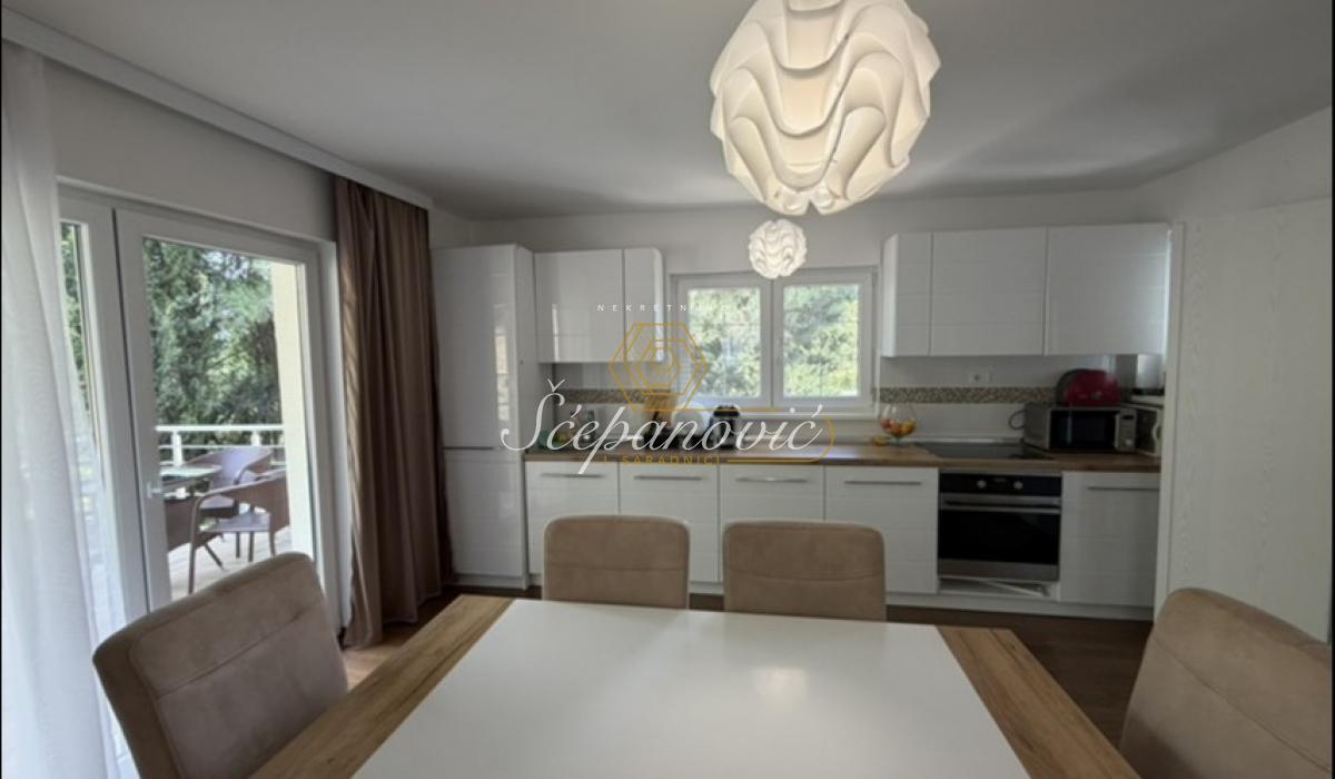Kuća na prodaju, Alibegovac, Novi Sad, 212m², 450.000 €