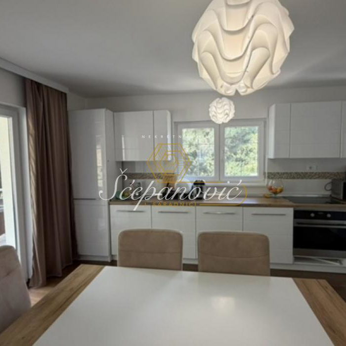 Kuća na prodaju, Alibegovac, Novi Sad, 212m², 450.000 €