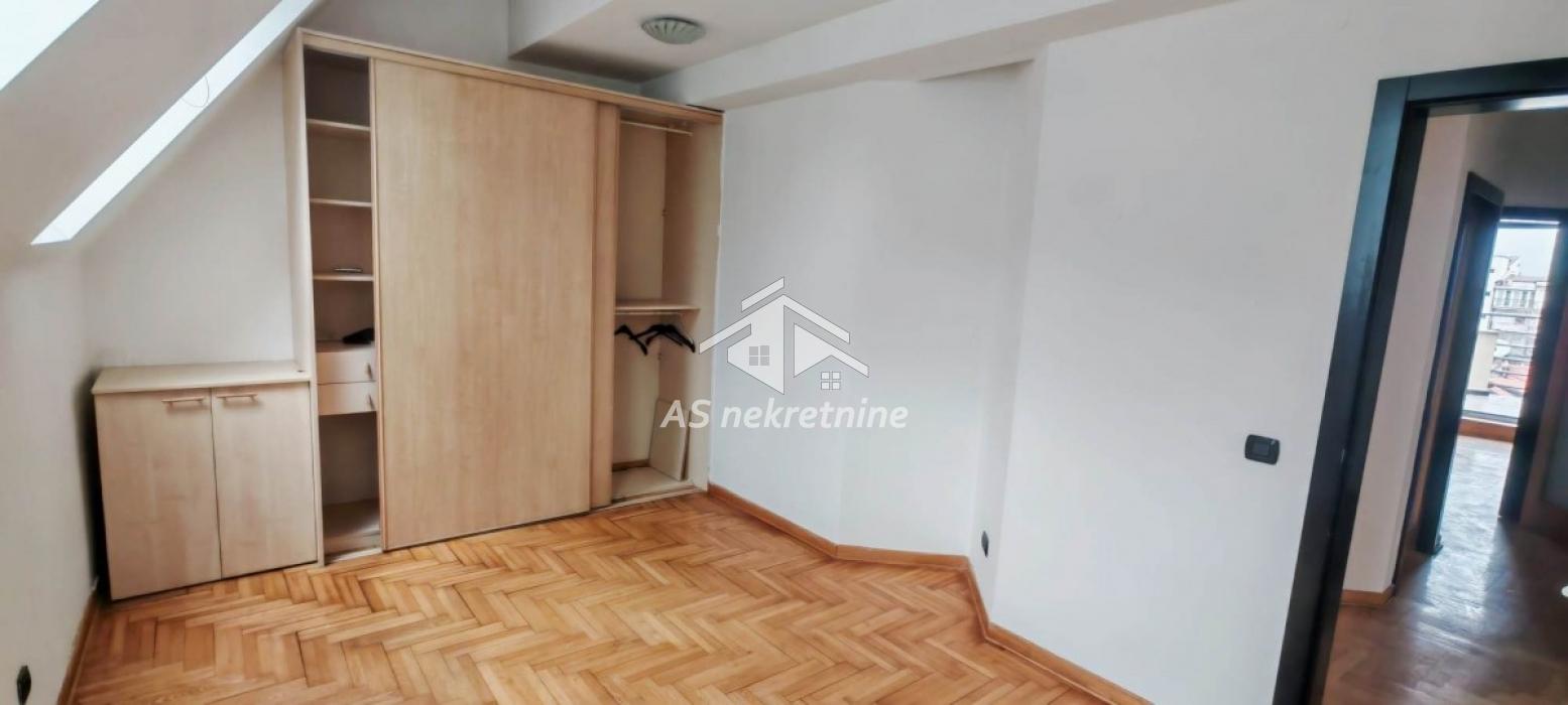izdavanje-stanova-UYUMYPa0C6 Višesoban stan na prodaju, Kalenić Pijaca, Beograd, 207m², 690.000 €