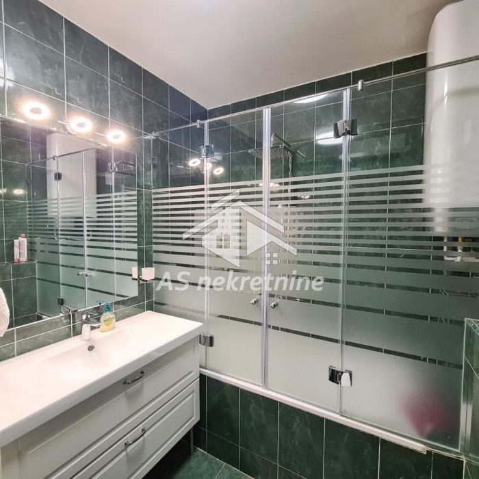 Trosoban stan za izdavanje, Hram Svetog Save, Beograd, 78m², 1.000 €/mes